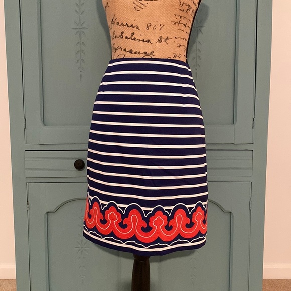 Vineyard Vines Striped Skirt. Size 8. Navy with White Stripes with Detailing - Picture 2 of 10